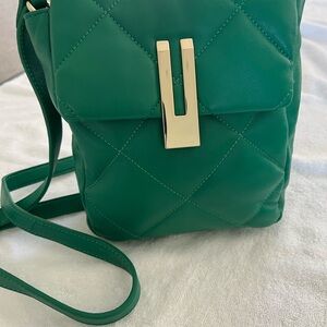 DESIGNER Vince Camuto 
Elegant  soft leather Green Quilted Crossbody Bag